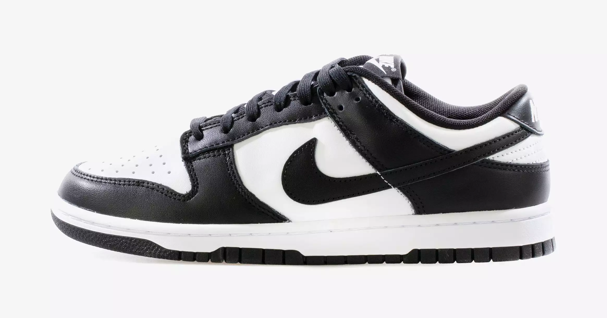 Dunk Low Retro Mens Lifestyle Shoes (White/Black) Free Shipping