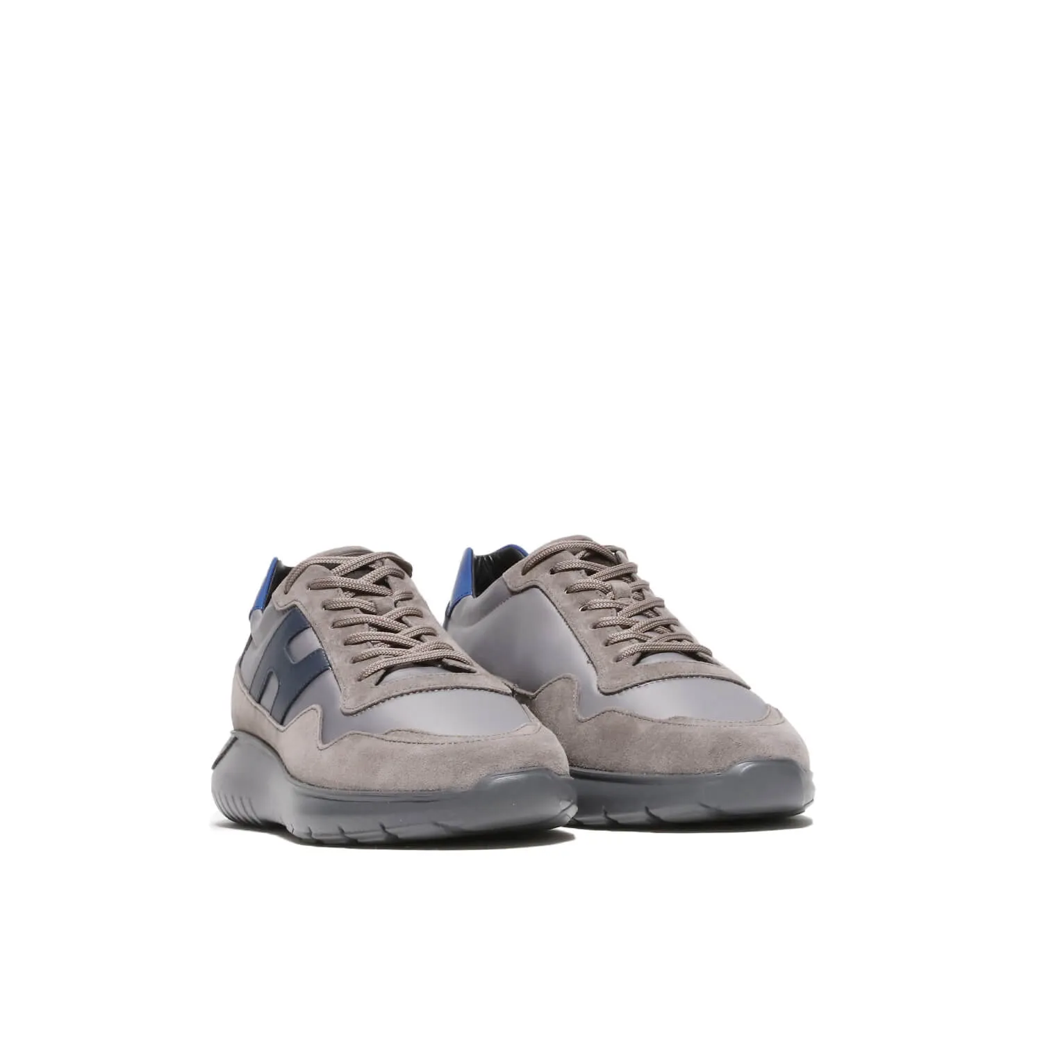 Sneakers Interactive³ in suede grigio con inserti in tessuto tecnico